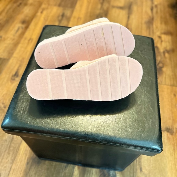 GUESS Blush pink Faux-Fur Platform Slide Slippers - Picture 5 of 6